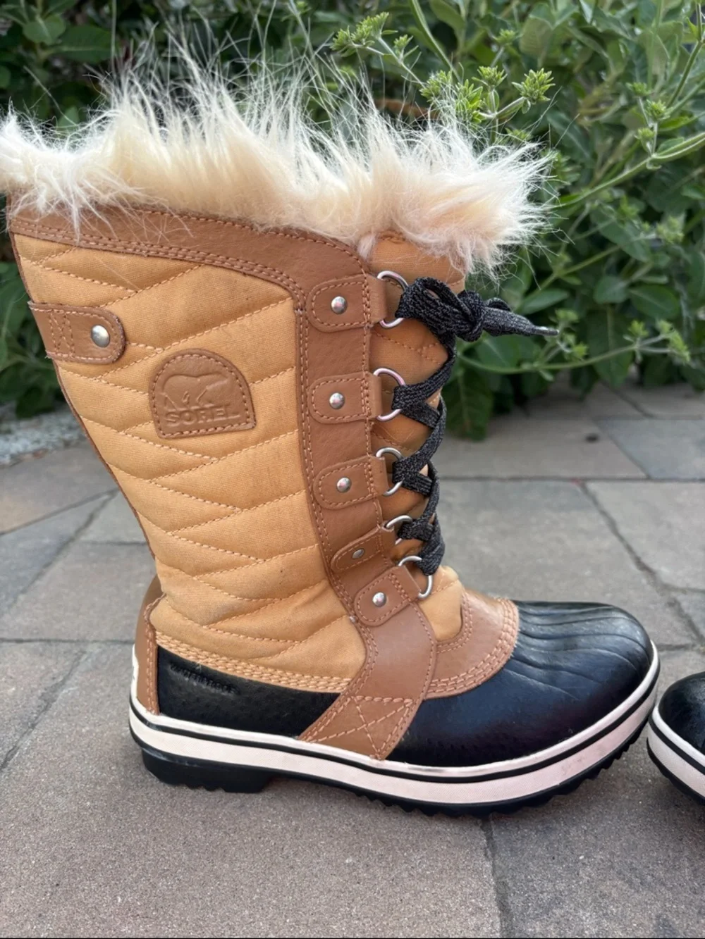 Kids' Tofino II Faux Fur‎ Lined Waterproof Boot.  Size 4